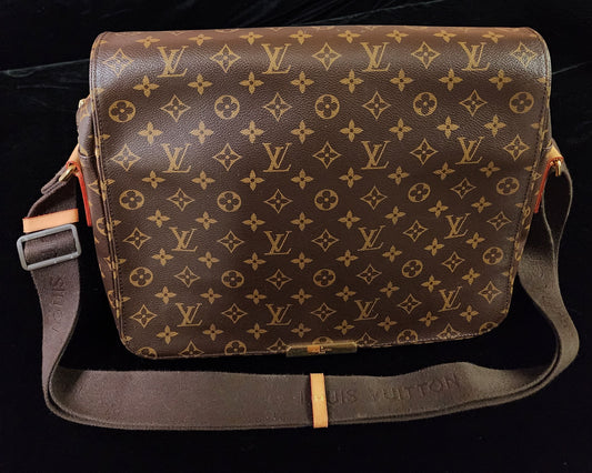 Pre-Loved Louis Vuitton Messenger Bag