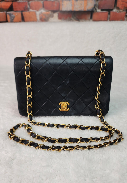 Pre-Loved Chanel Lambskin Quilted Small Single Flap Bag Black